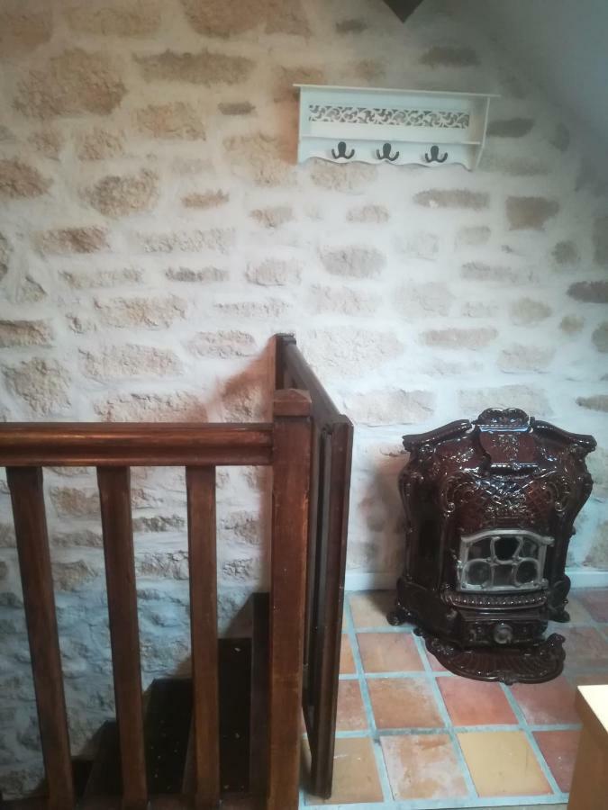 Le Charme De La Pierre Apartment Echarcon Bagian luar foto